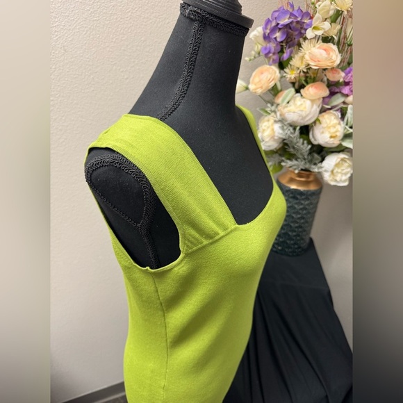 Joseph A. Vibrant Green Fitted Tank Top with Square Neckline size Medium - Picture 4 of 9